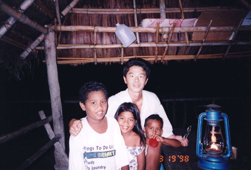 ミクロネシアヤップ島のホームステイ先の子供たち